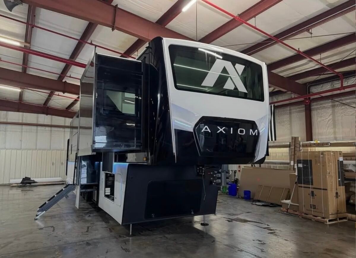 Axiom Rv Inside Imperium Axiom RV - KA RV Trailers
